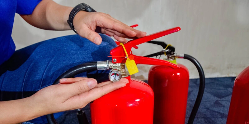 Isi ulang APAR Sidoarjo Firefix dan kelebihannya.